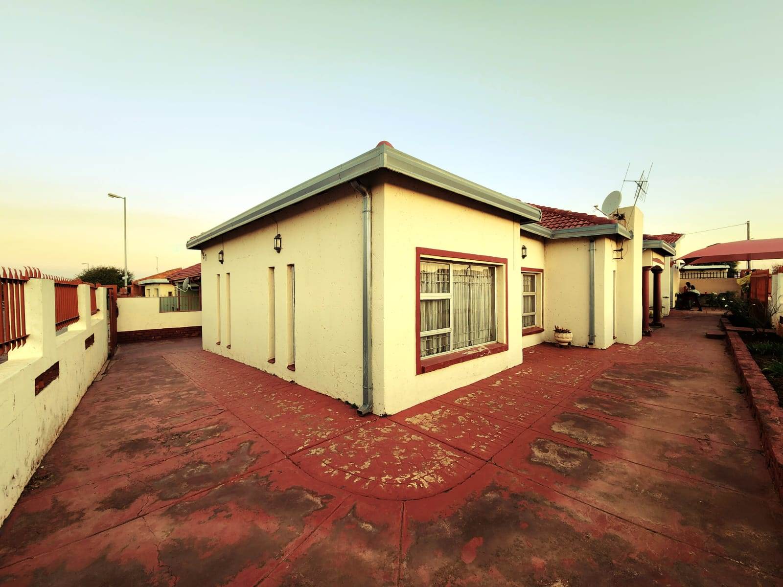 4 Bed House in Mamelodi West photo number 1