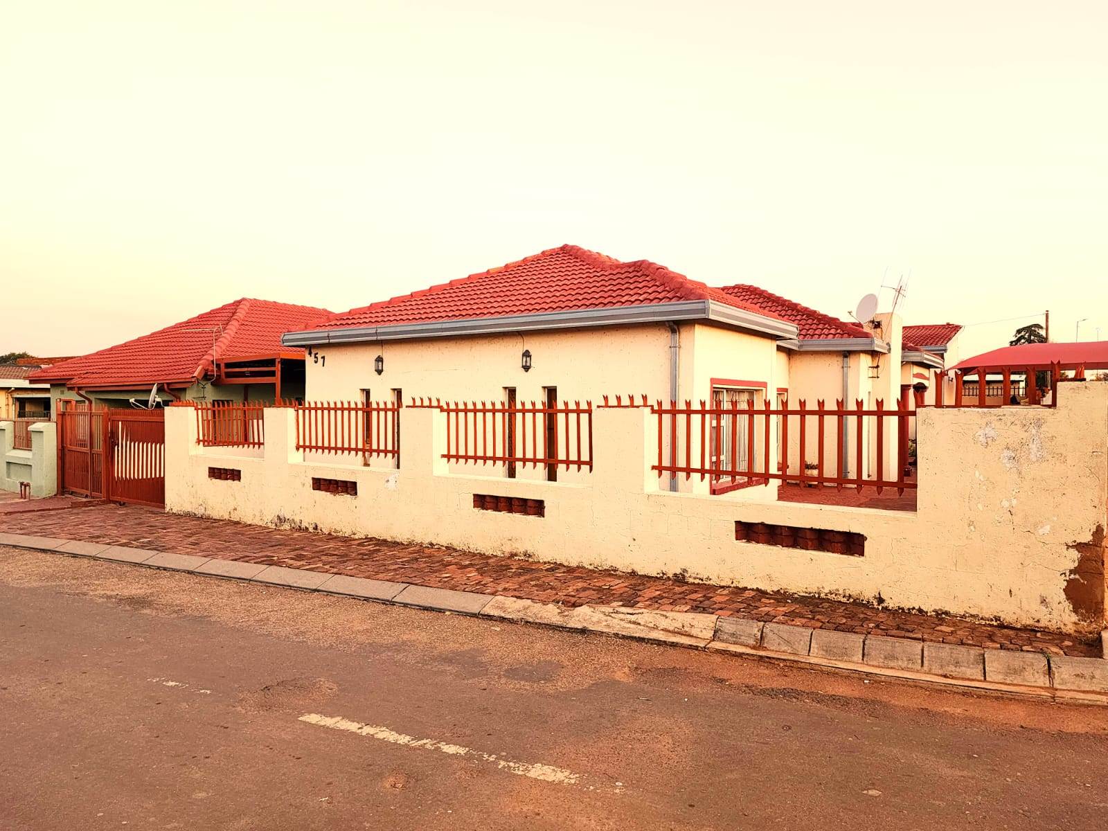 4 Bed House in Mamelodi West photo number 25