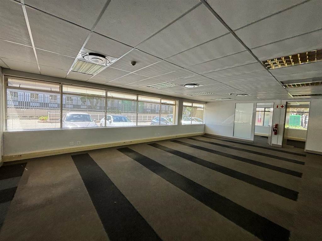 938  m² Commercial space in Illovo photo number 21
