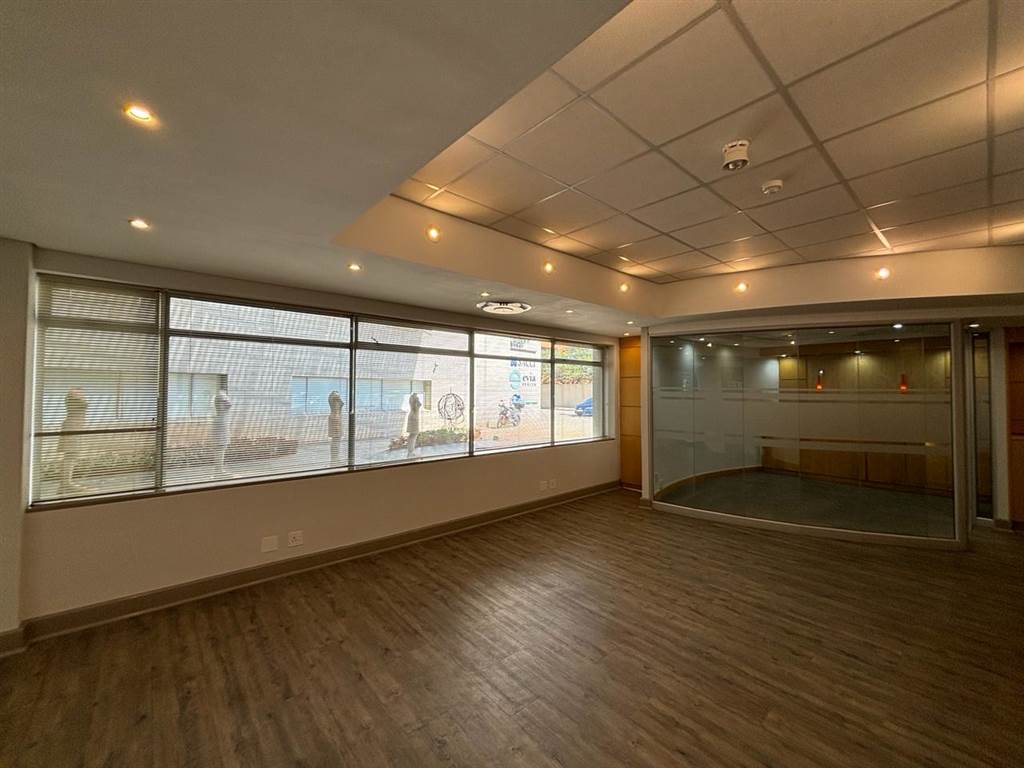 938  m² Commercial space in Illovo photo number 9