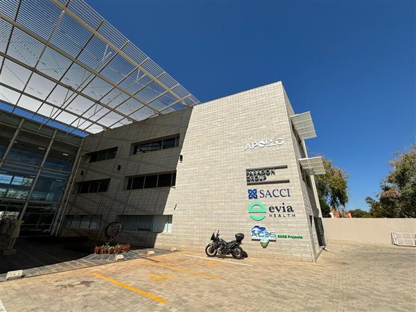 938  m² Commercial space in Illovo