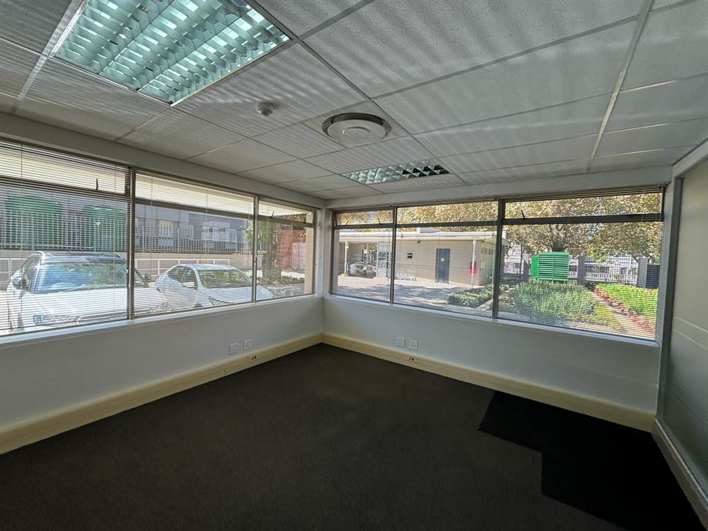 938  m² Commercial space in Illovo photo number 28