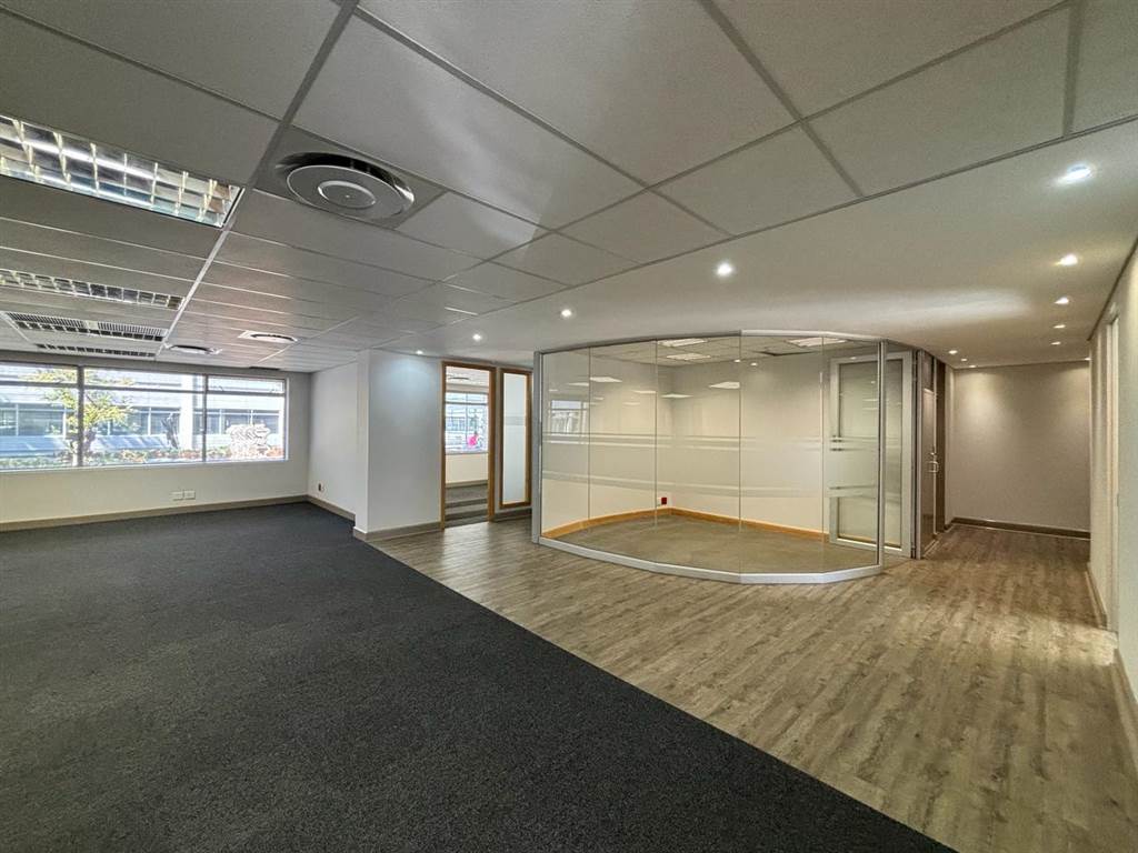 938  m² Commercial space in Illovo photo number 14