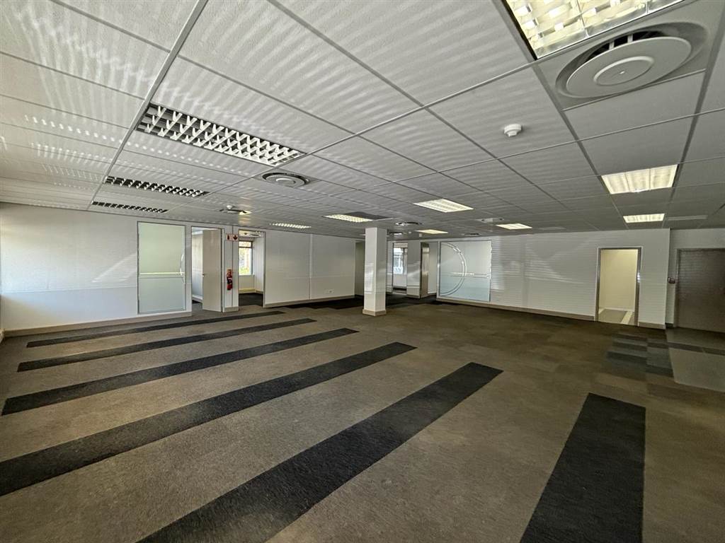 938  m² Commercial space in Illovo photo number 19