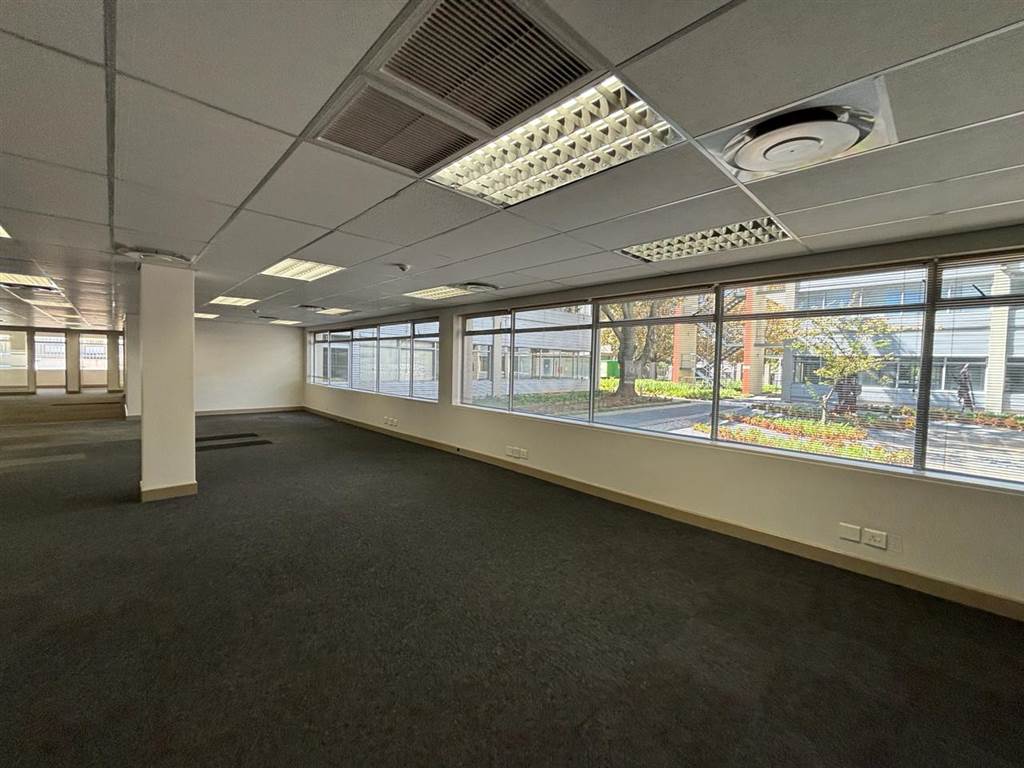 938  m² Commercial space in Illovo photo number 13