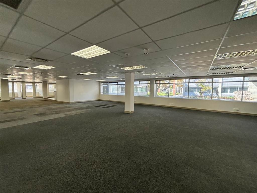 938  m² Commercial space in Illovo photo number 18