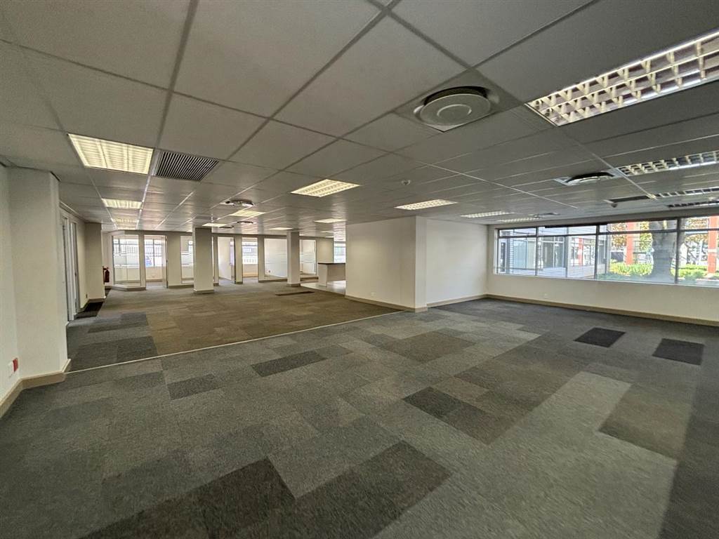 938  m² Commercial space in Illovo photo number 27
