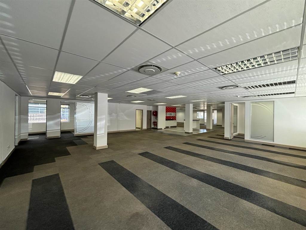 938  m² Commercial space in Illovo photo number 20