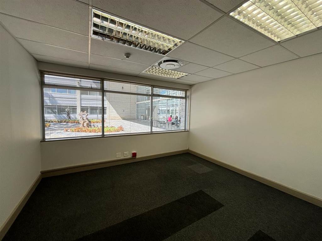 938  m² Commercial space in Illovo photo number 15