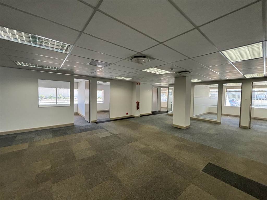 938  m² Commercial space in Illovo photo number 25