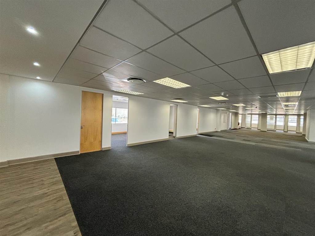 938  m² Commercial space in Illovo photo number 24