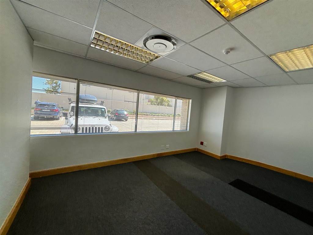938  m² Commercial space in Illovo photo number 23