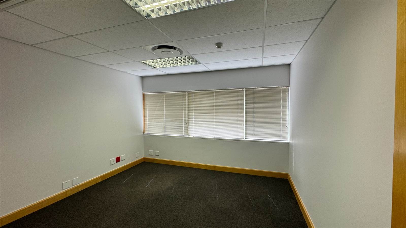 938  m² Office Space in Illovo photo number 12