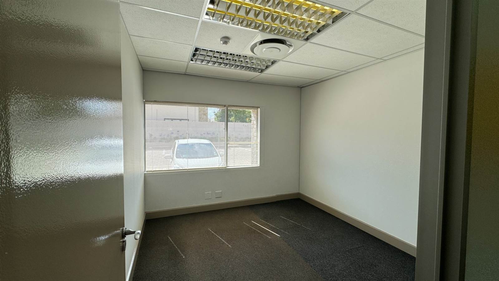 938  m² Office Space in Illovo photo number 22