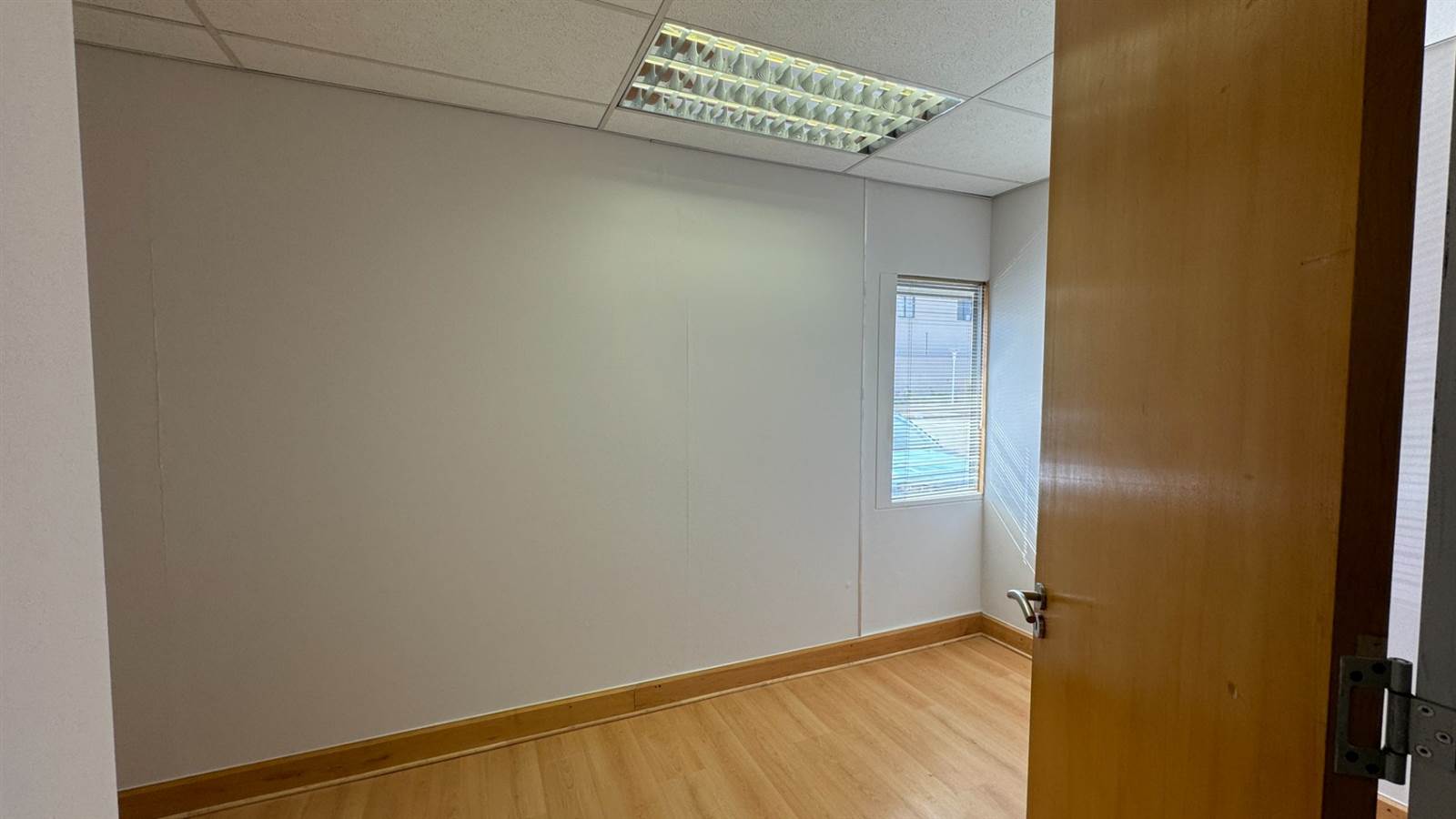 938  m² Office Space in Illovo photo number 8