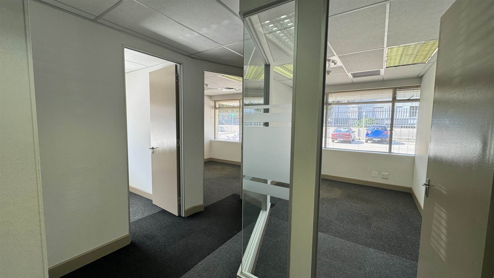 938  m² Office Space in Illovo photo number 23