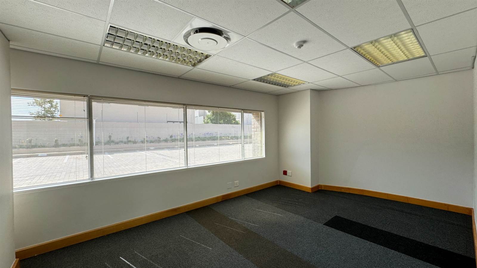 938  m² Office Space in Illovo photo number 19