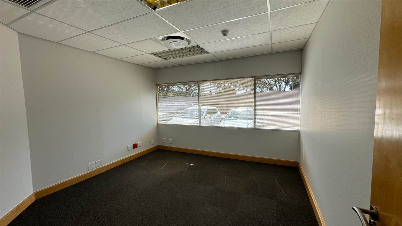 938  m² Office Space in Illovo photo number 11