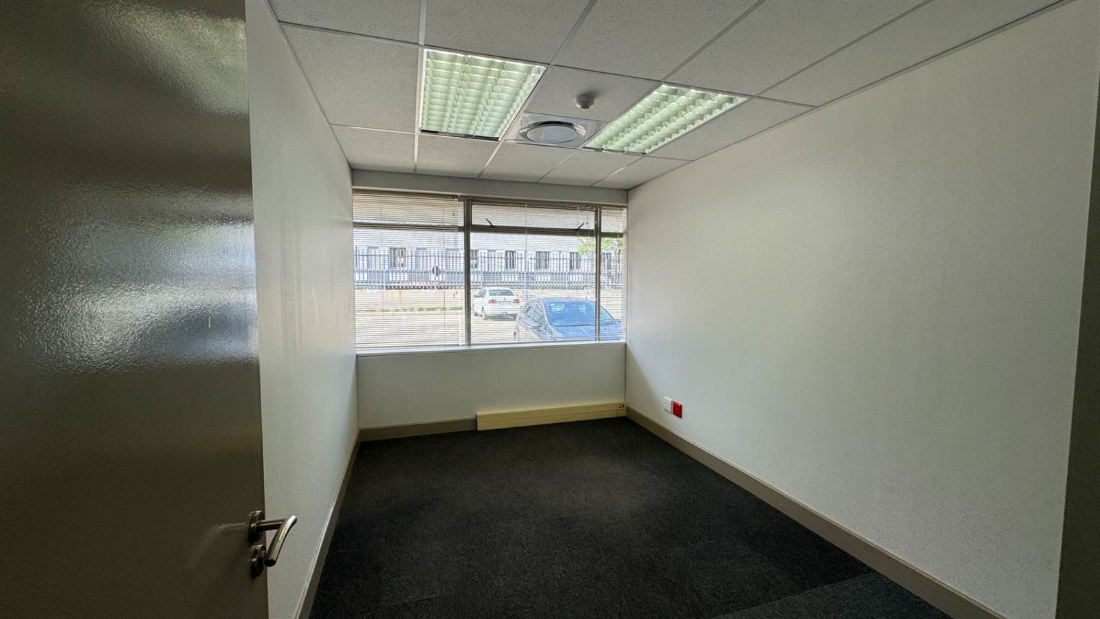 938  m² Office Space in Illovo photo number 28