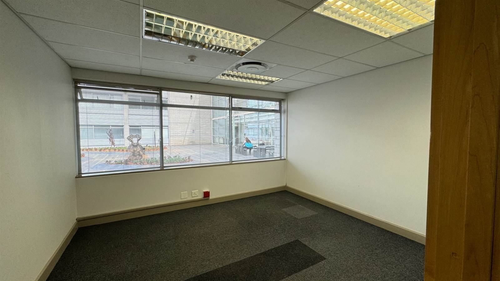 938  m² Office Space in Illovo photo number 14