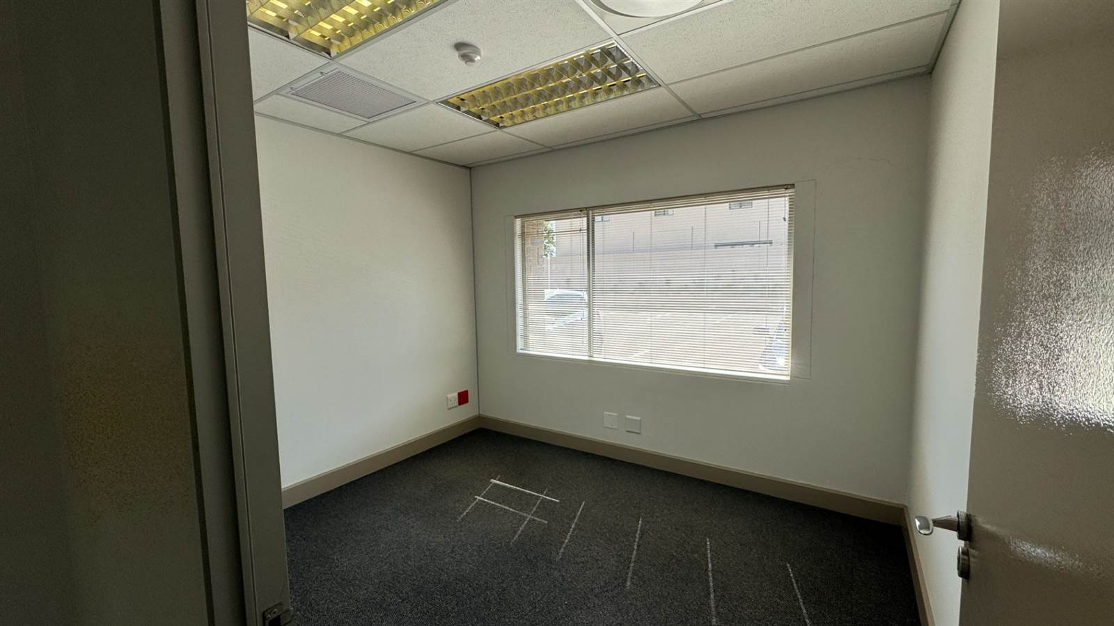 938  m² Office Space in Illovo photo number 24
