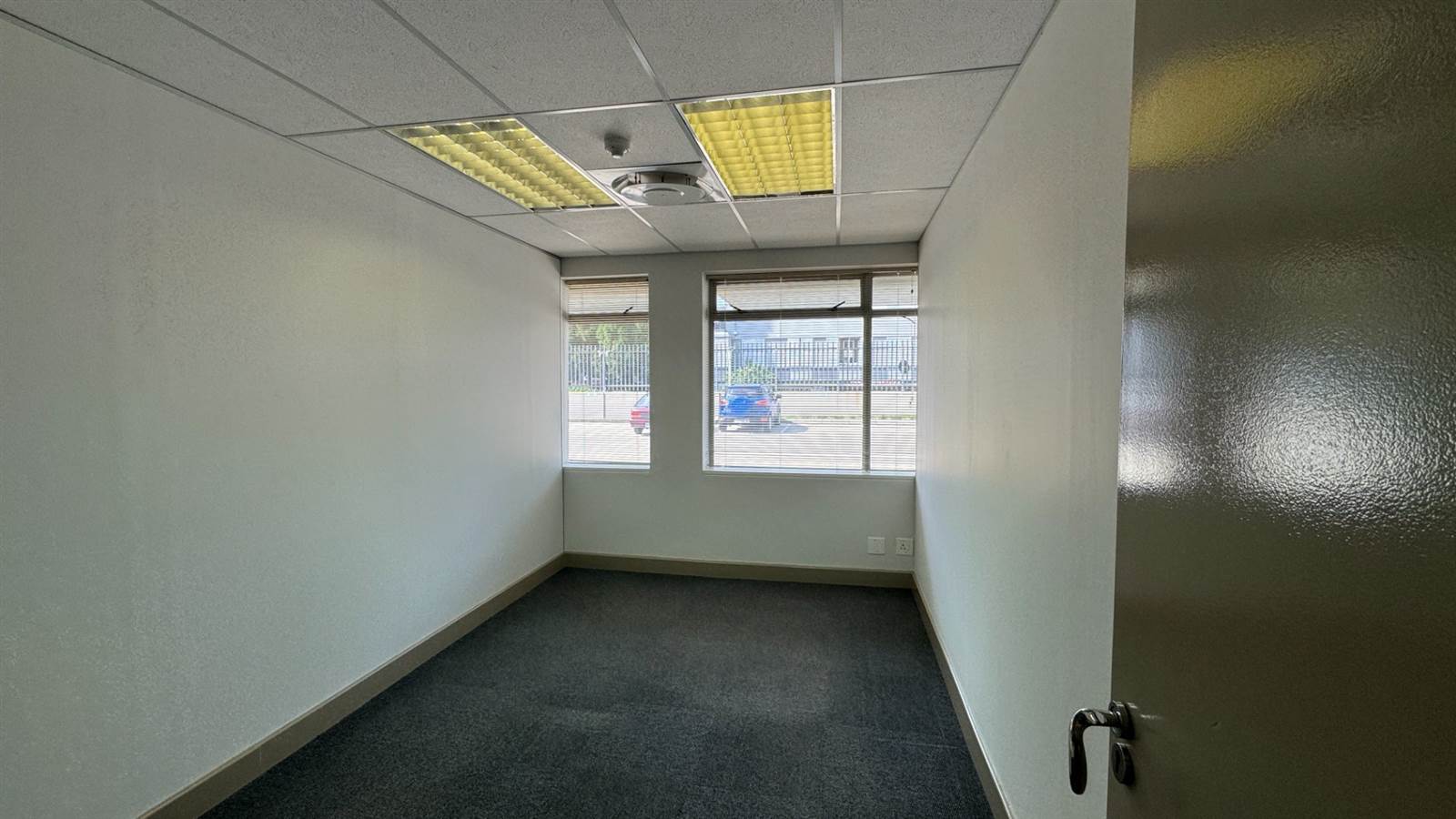 938  m² Office Space in Illovo photo number 27