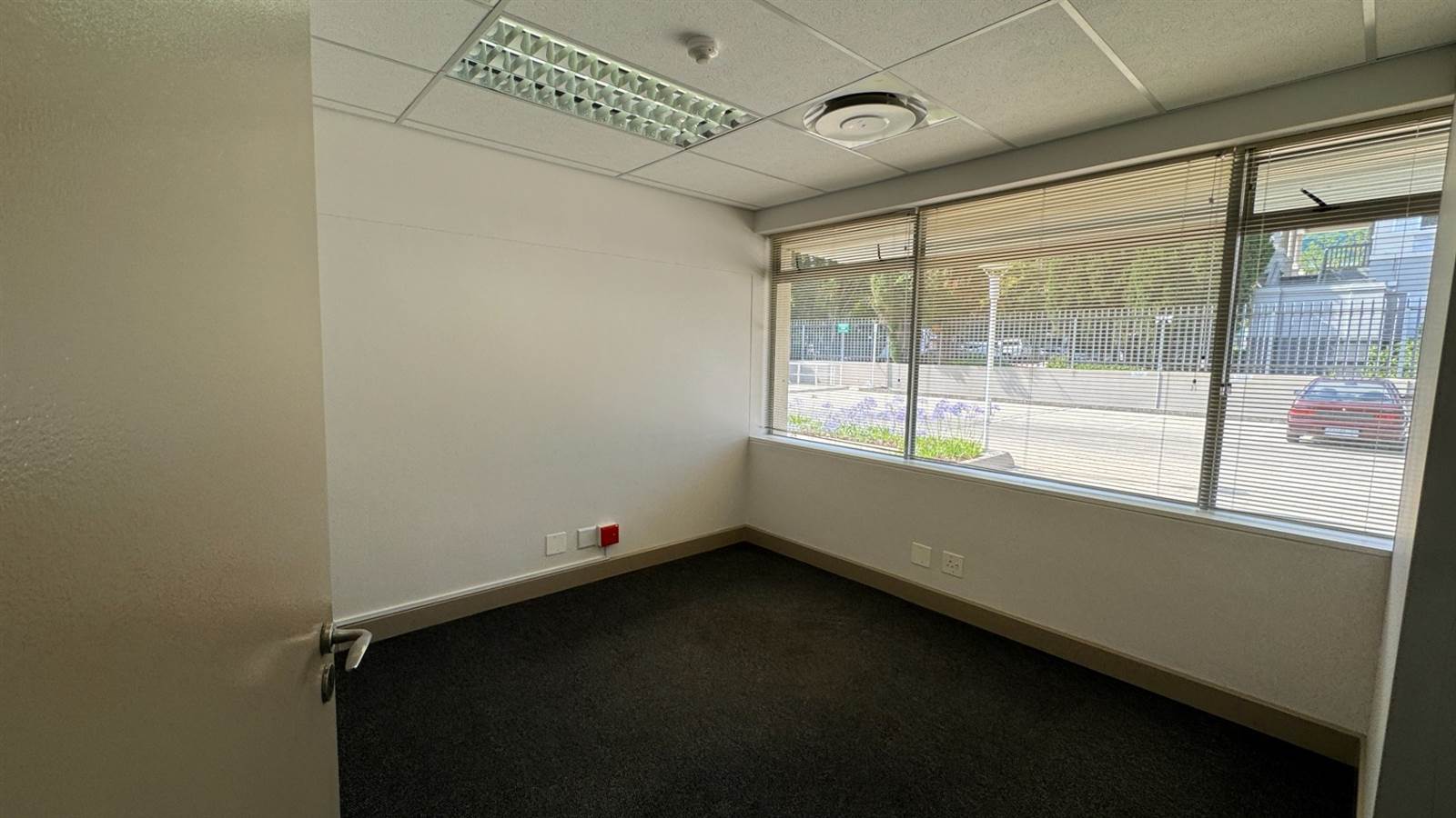 938  m² Office Space in Illovo photo number 25