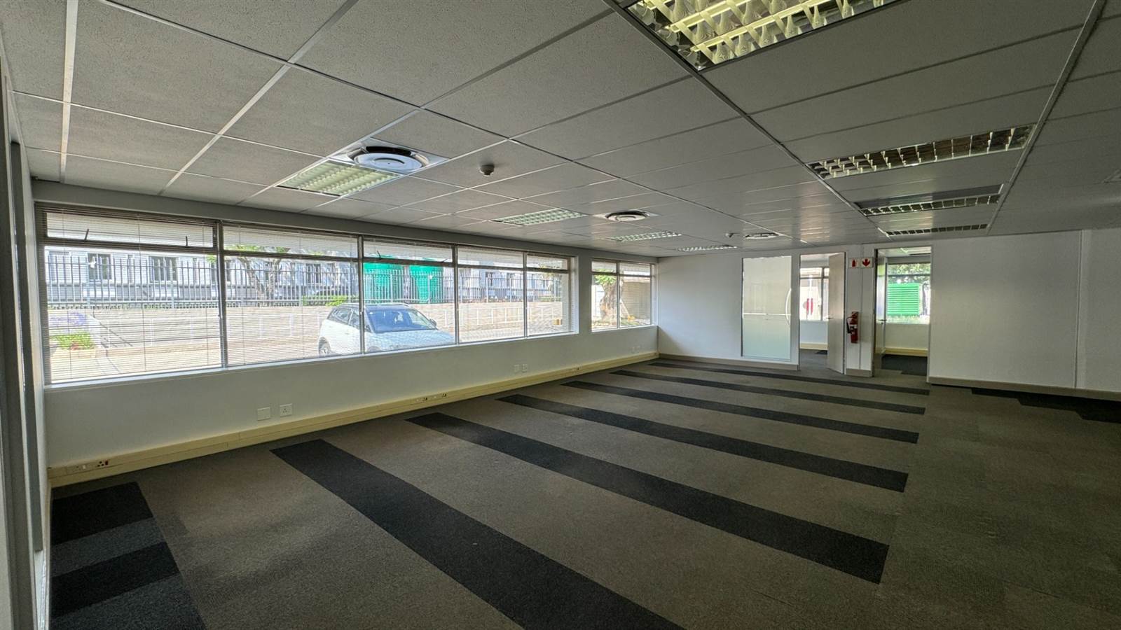 938  m² Office Space in Illovo photo number 30
