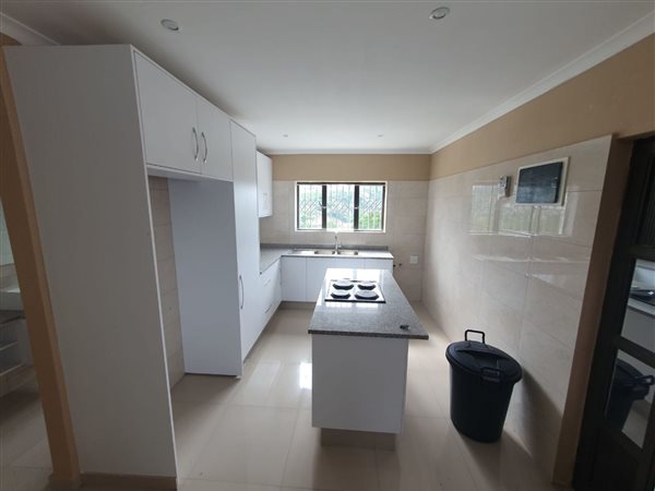 2 Bed Apartment in Chatsworth Central