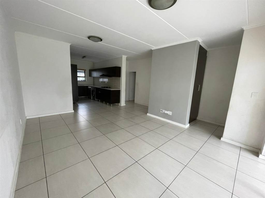 3 Bed Apartment in Edenvale photo number 3