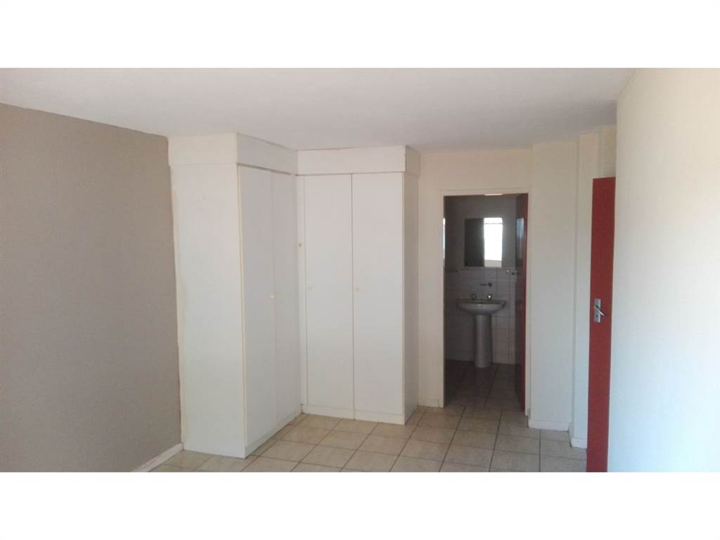 3 Bed Apartment in Doringkloof photo number 6