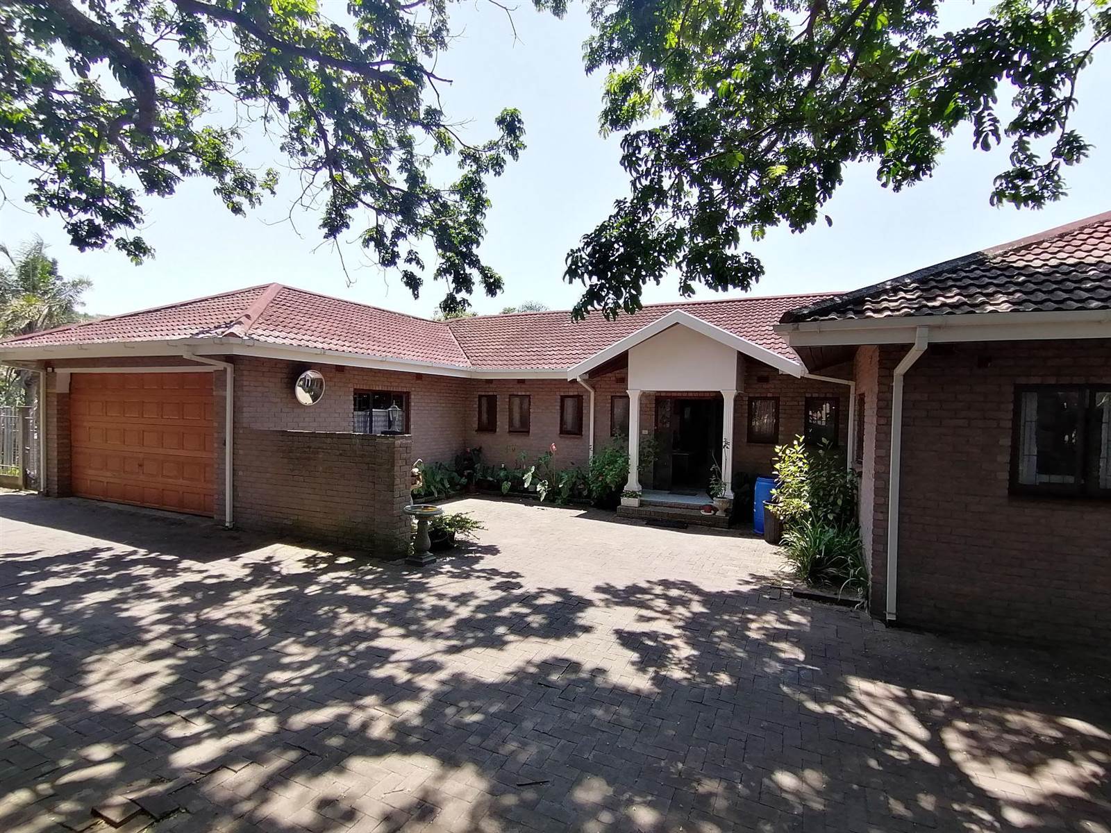 5 Bed House in Umtentweni photo number 2