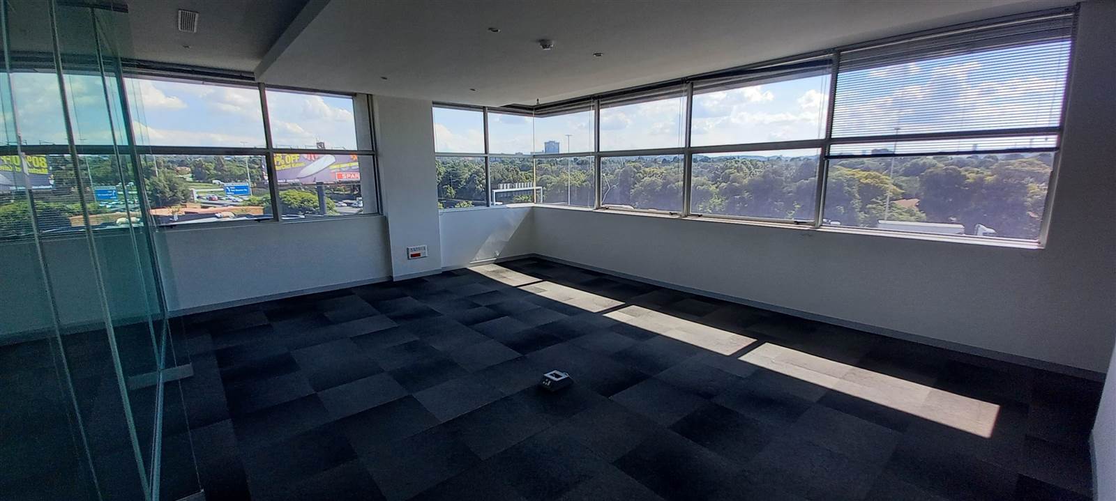 750  m² Commercial space in Bedfordview photo number 5