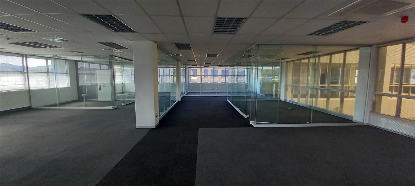 750  m² Commercial space in Bedfordview photo number 11