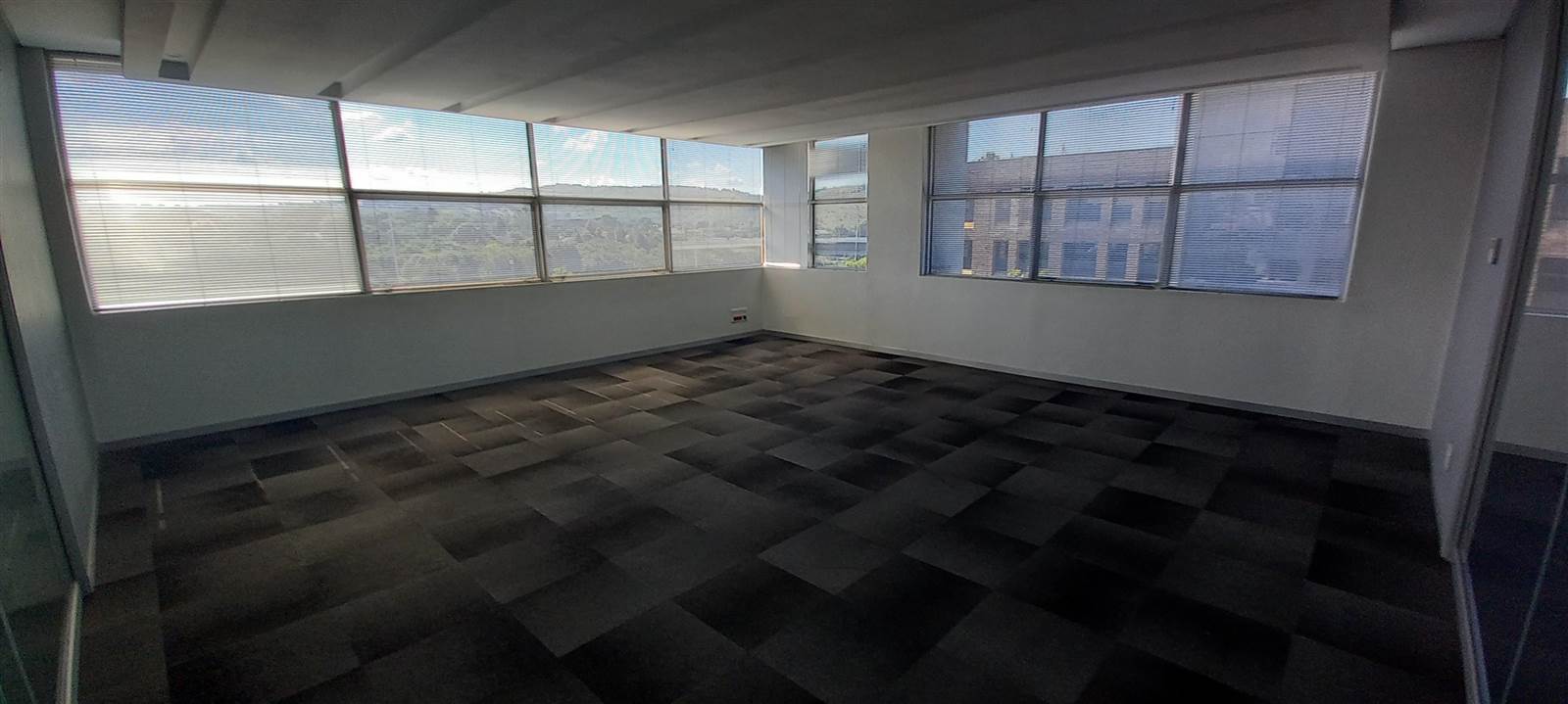 750  m² Commercial space in Bedfordview photo number 10