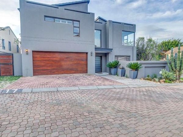 5 Bedroom House 5 Bedroom House