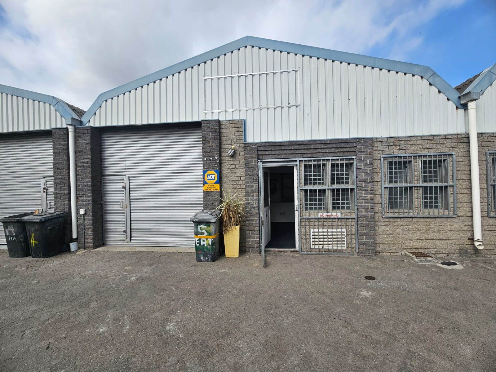 131  m² Industrial space in Montague Gardens photo number 1