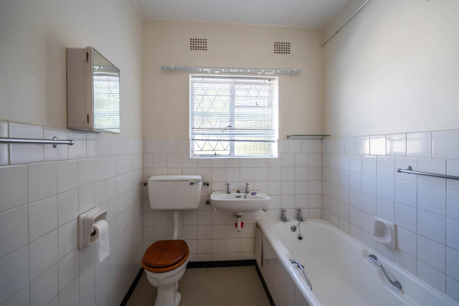 3 Bed Apartment in Grahamstown Central photo number 19
