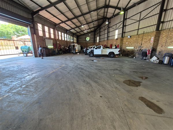 2 728  m² Industrial space