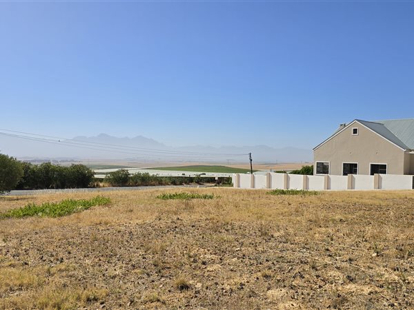 1 596 m² Land
