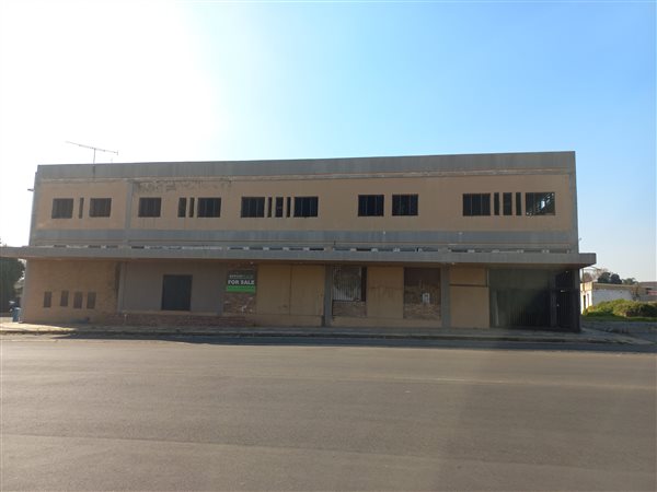 2 800  m² Commercial space