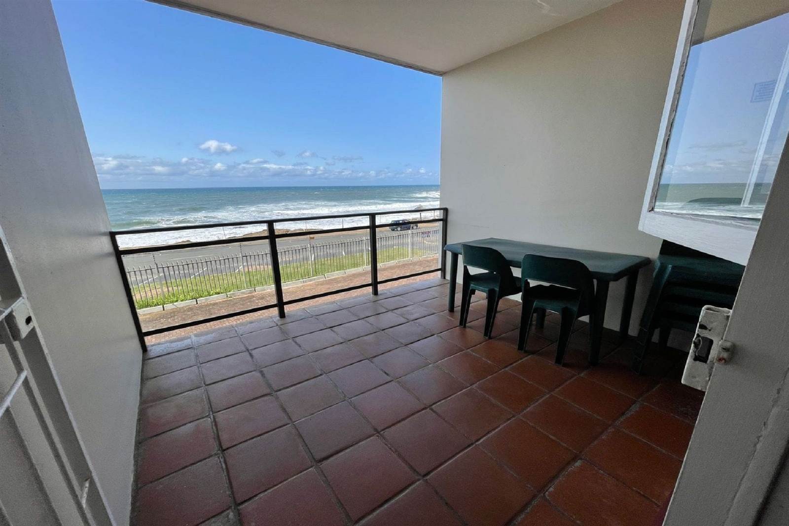 2 Bed Apartment in St Michaels on Sea photo number 4