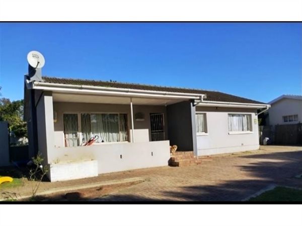 4 Bedroom House 4 Bedroom House