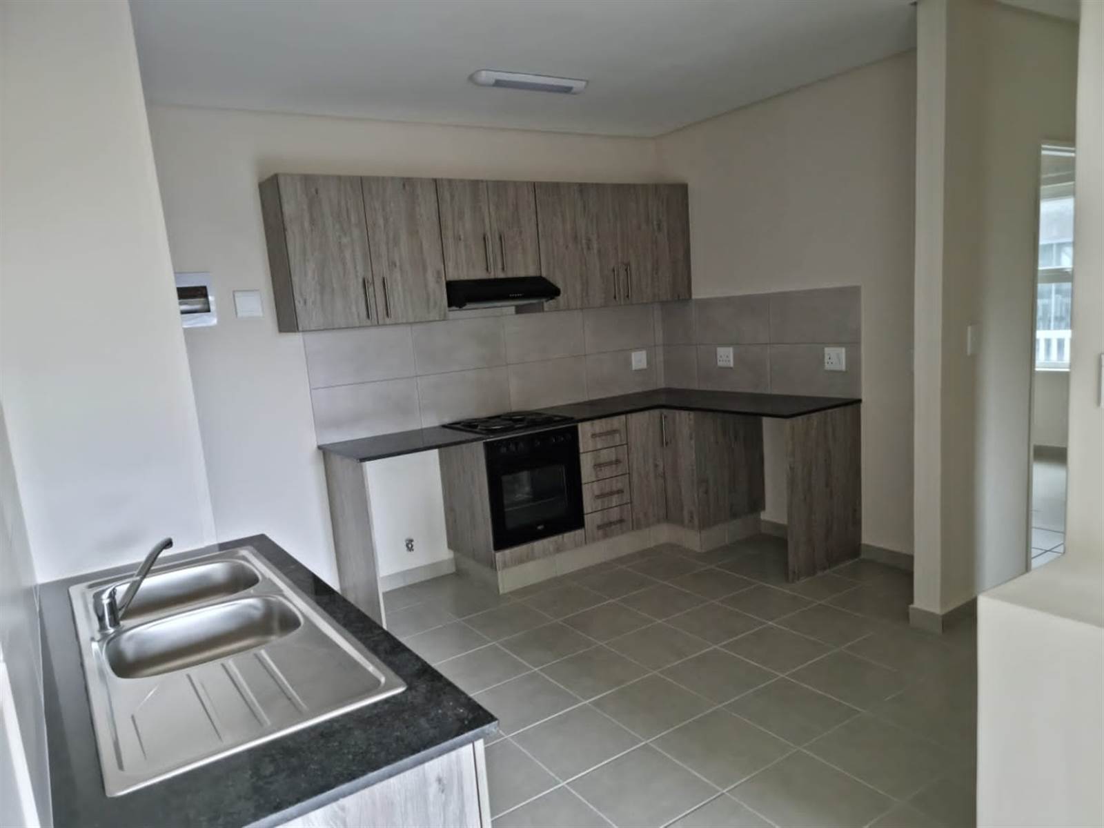 3 Bed Apartment in Klein Parys photo number 9