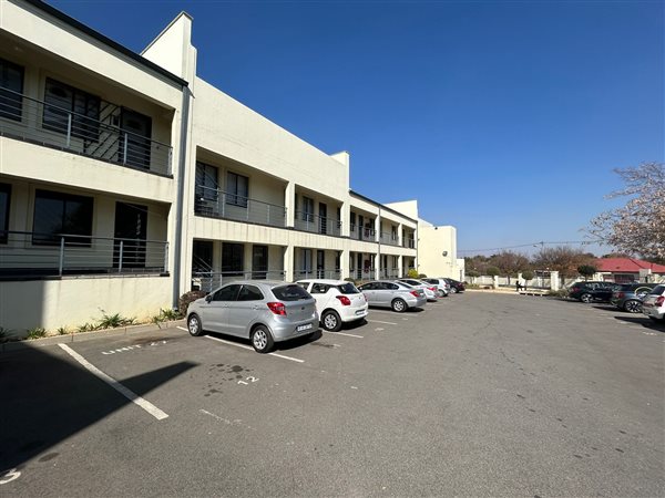 54  m² Commercial space