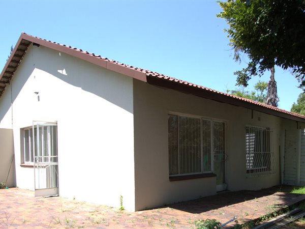 2 Bed House in President Park