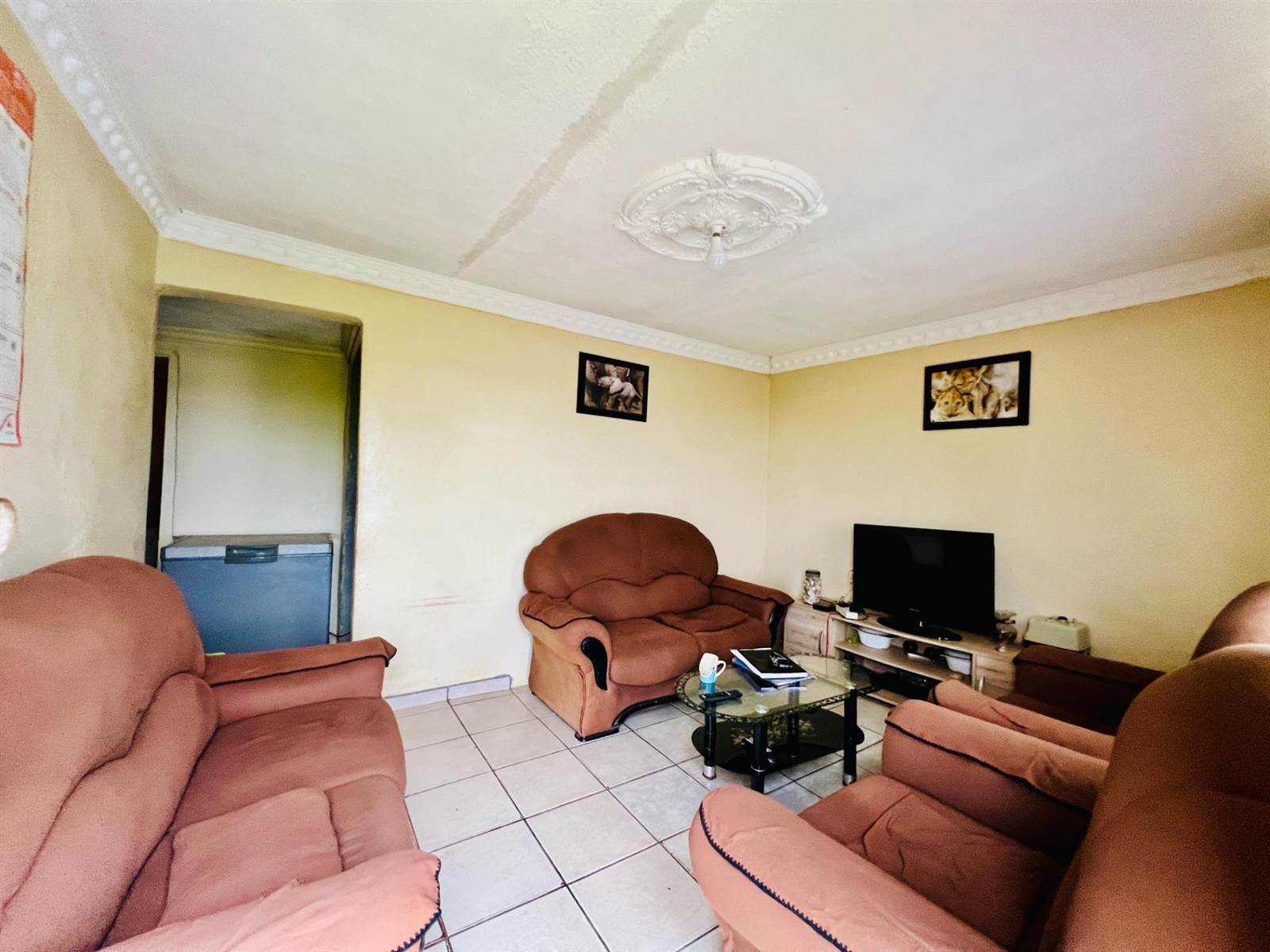 4 Bed House in Ntuzuma photo number 9