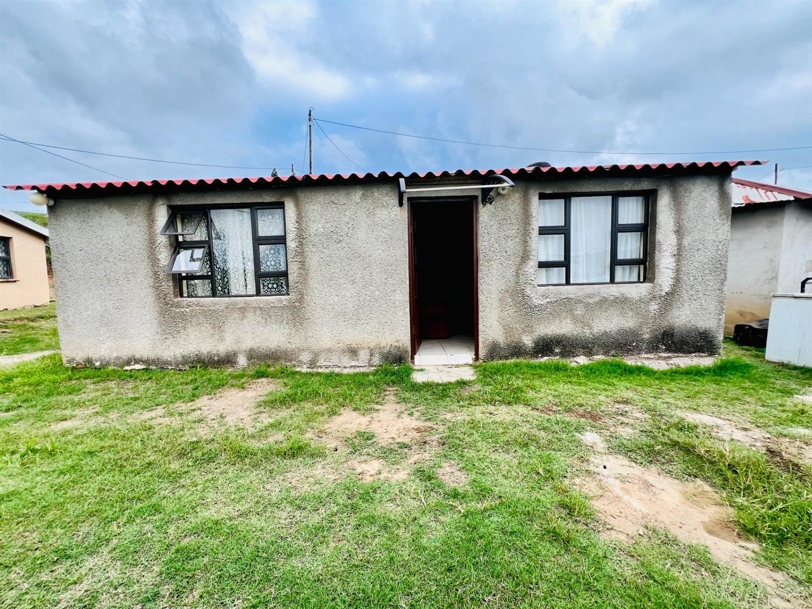4 Bed House in Ntuzuma photo number 1