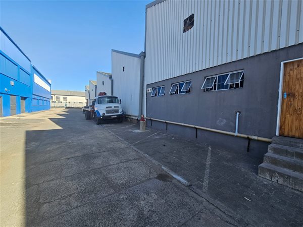 1 650  m² Industrial space