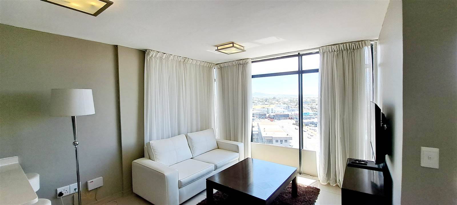 1 Bed Apartment in Tableview photo number 4